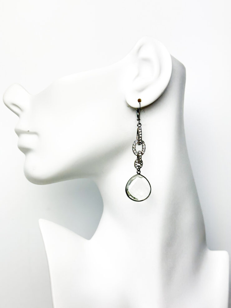 Clear cut pave earrig